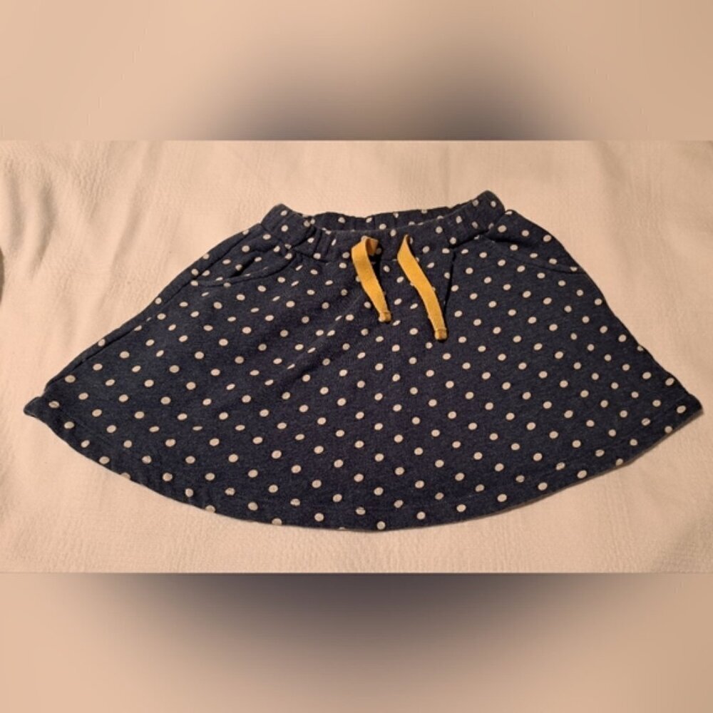 Mini Boden girls size 4-5 years blue with white dot skirt, has pockets, VGUC